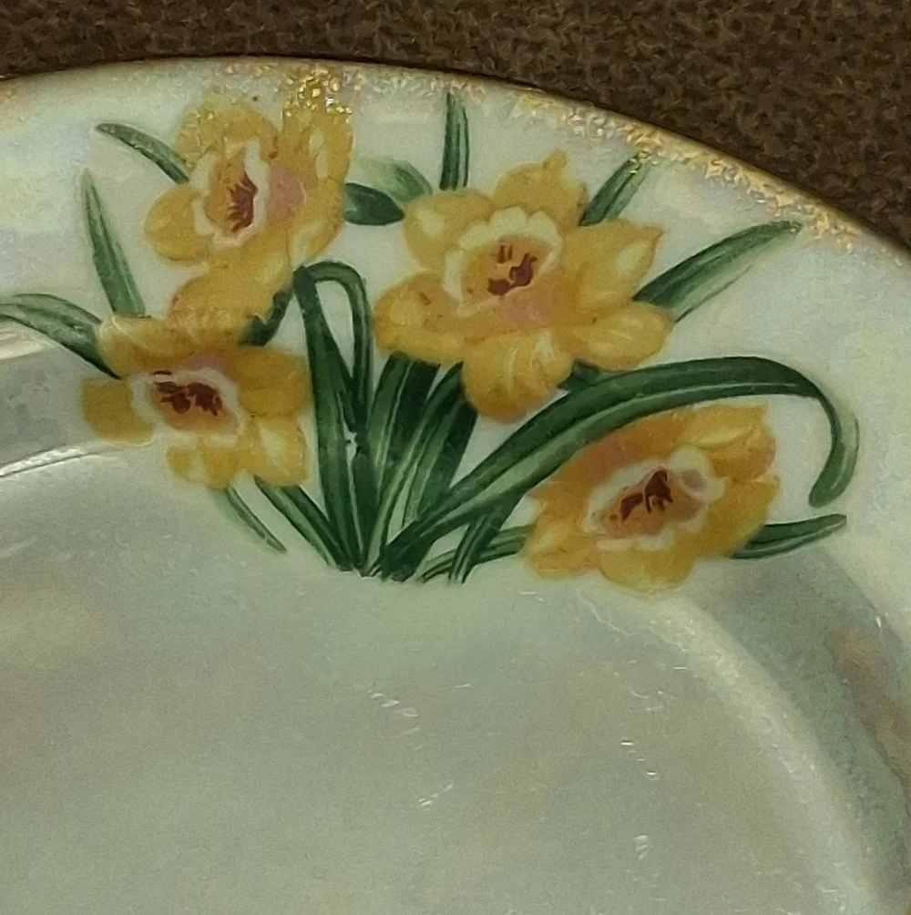 UCAGCO Vintage Iridescent Japan Lusterware Salad Plate With Daffodils